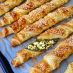 Blätterteigstangen mit Pesto & Feta